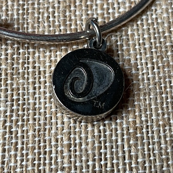 Dune Jewelry Bangle Bracelet Sandstone Appearance Charm Silver Tone - Picture 3 of 4